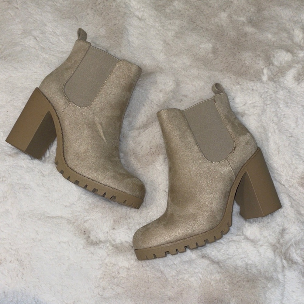 Soda brown booties.